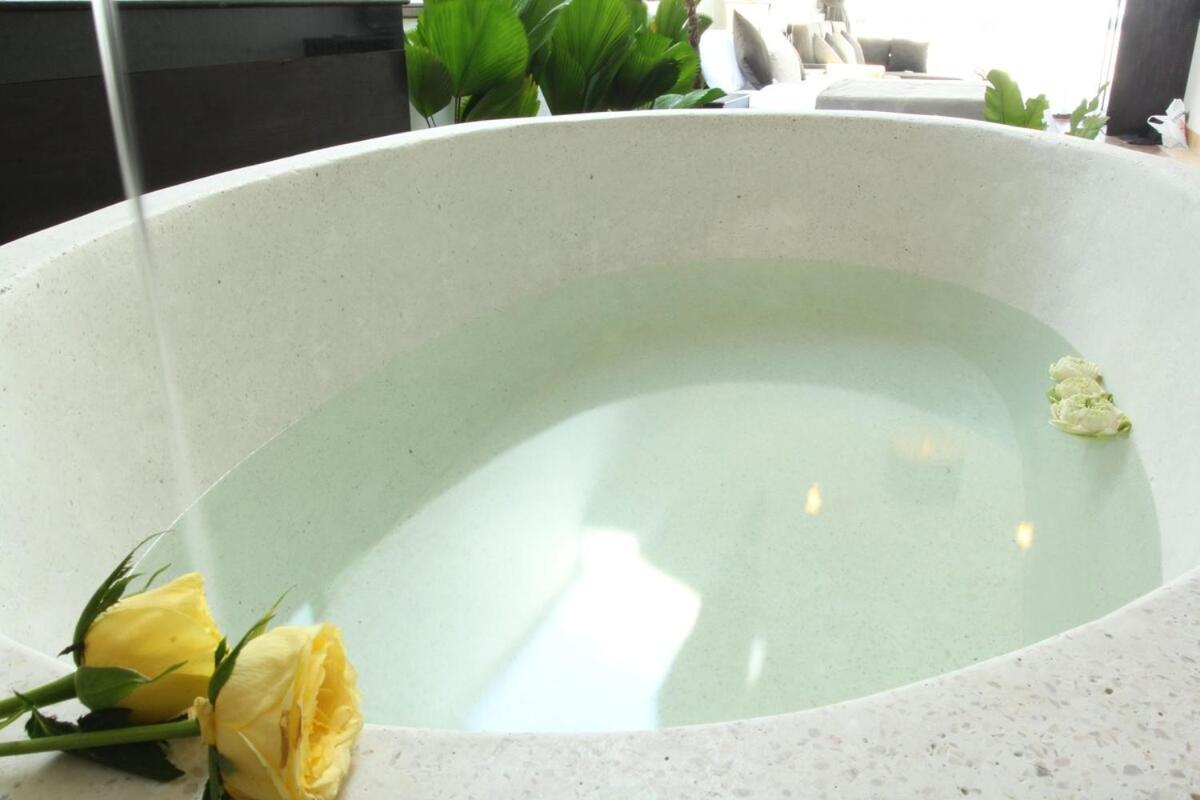 Blue Crystal Boutique Hotel Phnom Penh Esterno foto