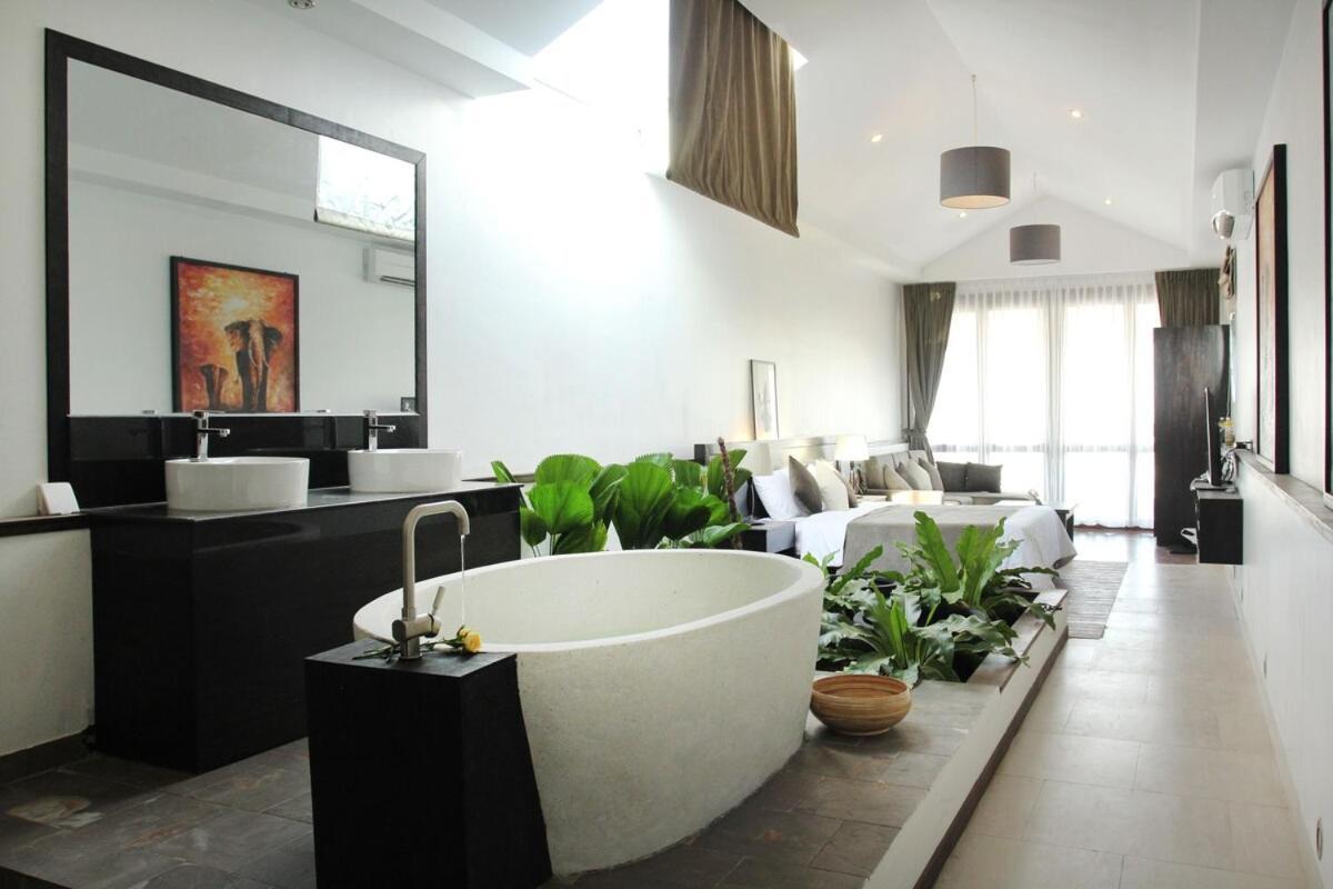 Blue Crystal Boutique Hotel Phnom Penh Esterno foto