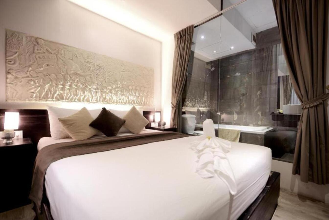 Blue Crystal Boutique Hotel Phnom Penh Esterno foto