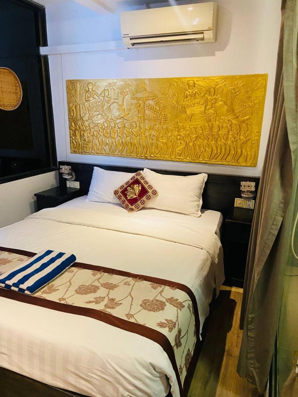Blue Crystal Boutique Hotel Phnom Penh Esterno foto