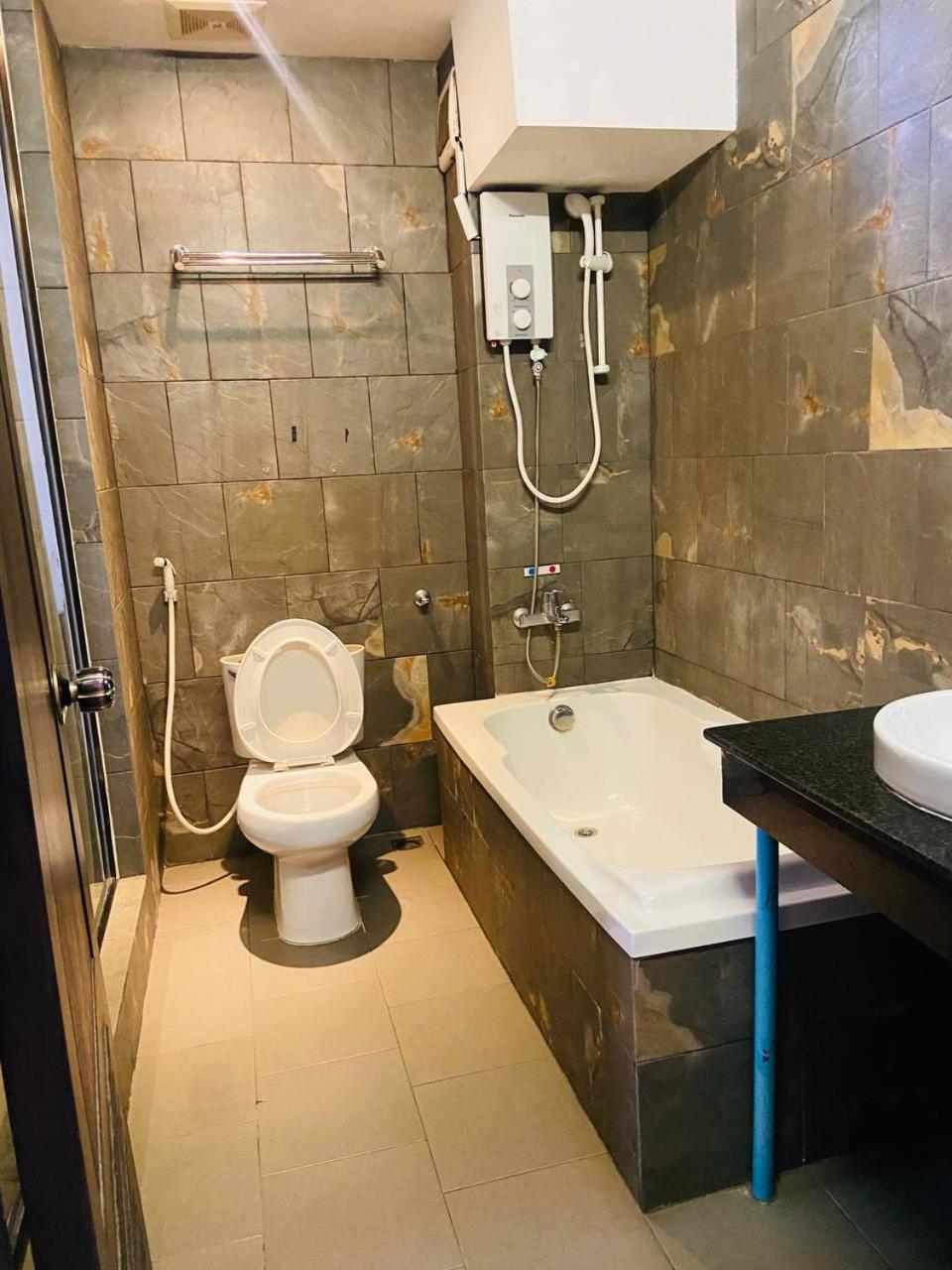 Blue Crystal Boutique Hotel Phnom Penh Esterno foto