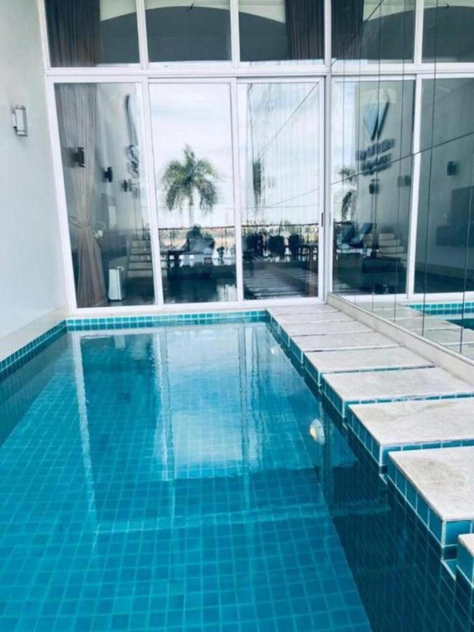 Blue Crystal Boutique Hotel Phnom Penh Esterno foto